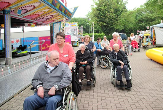 Bewohner auf dem Frühjahrsmarkt